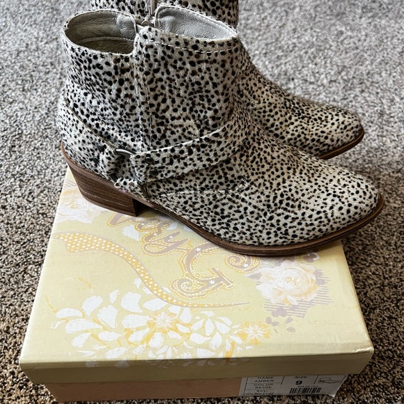 Booties - Picture 9 of 9